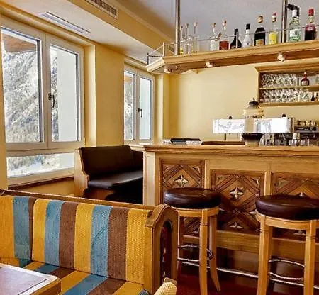 Bruno - In - Out ホテル