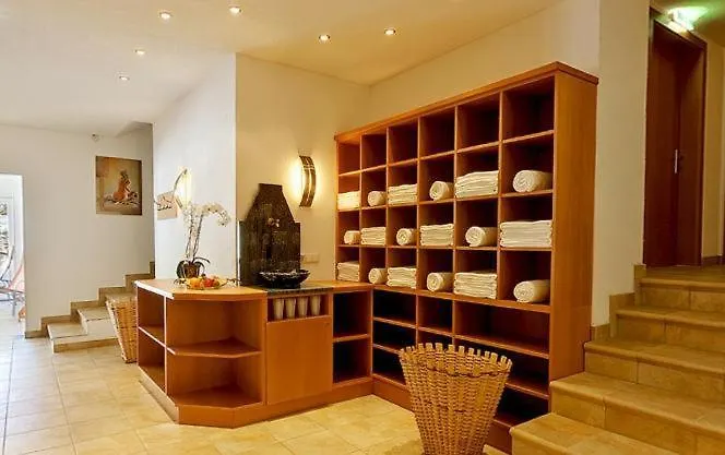 Hotel Bruno - In - Out 3*